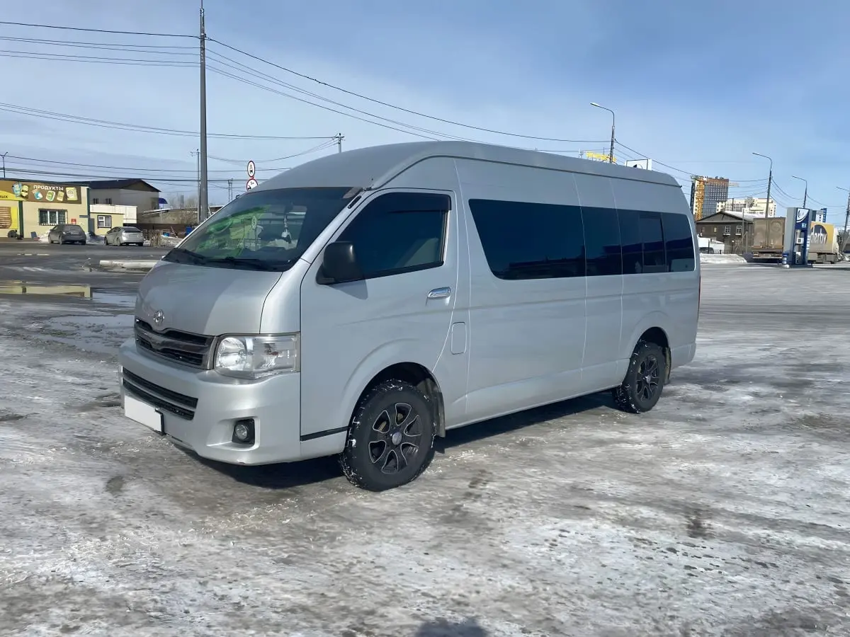 Микроавтобус Toyota Hiace на 9 человек