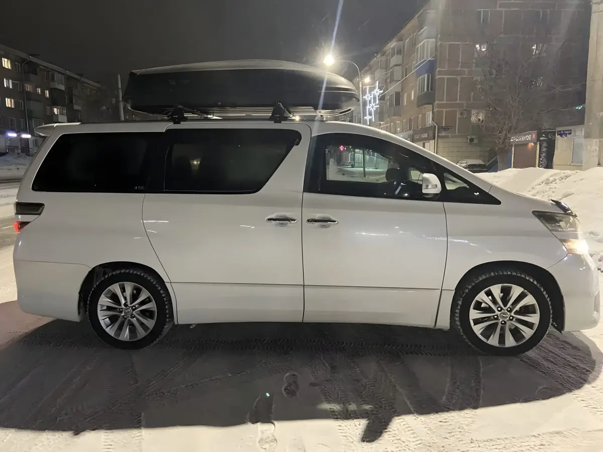 Минивэн Toyota Alphard с боксом