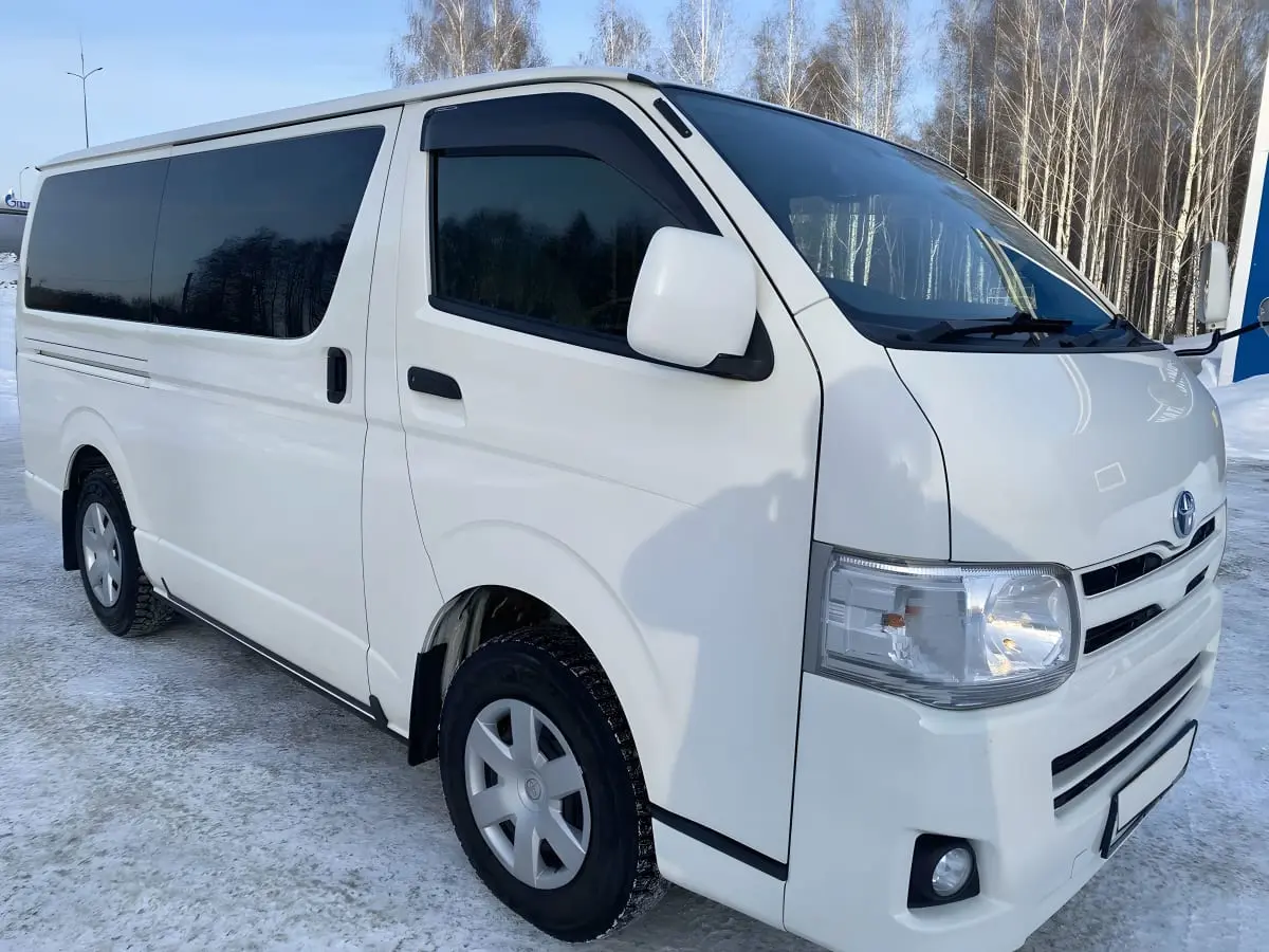 Микроавтобус Toyota Hiace на 9 человек