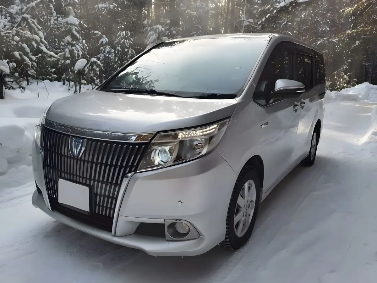 Минивэн Toyota Esquire на 7 пассажирских мест